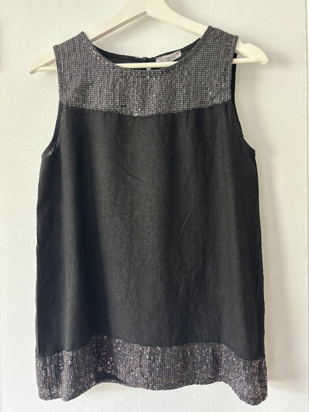 Vanessa Zani Black 100% Linen Medium Top With Silver Sequin Details